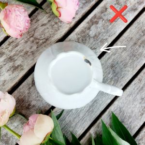 vada na porcelánu