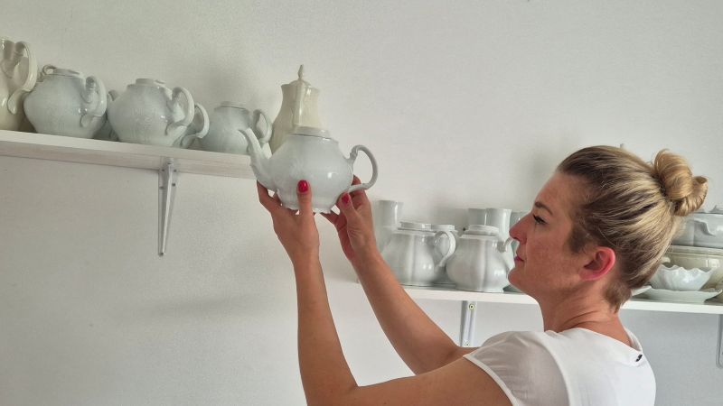 Jak vzniká porcelán (a proč nemusí být dokonalý, aby byl krásný)