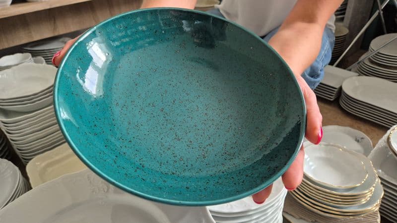 Porcelán vs. keramika: Jaký je mezi nimi rozdíl a co si vybrat?