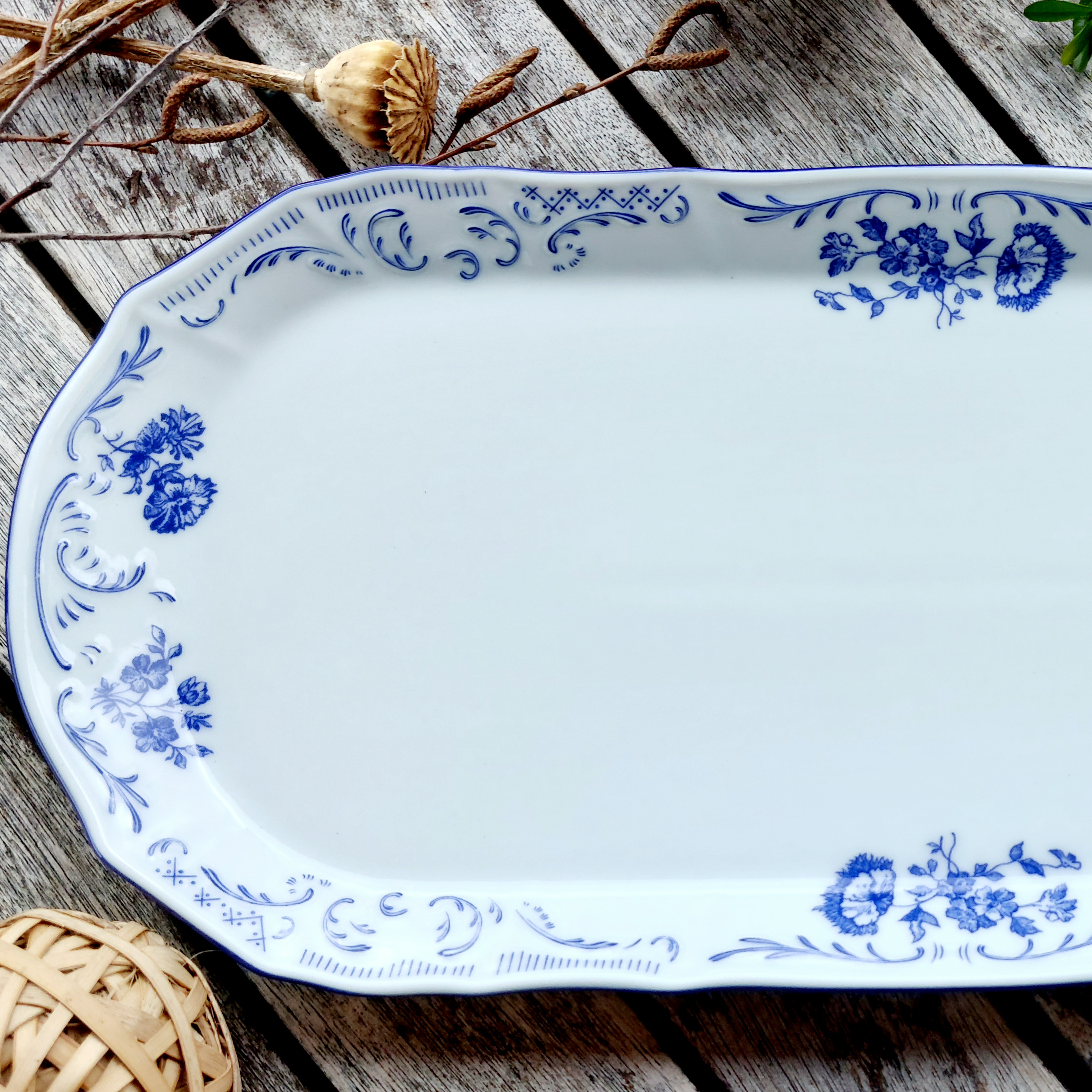 BERNADOTTE podnos 4-hranný 37 cm, modrý reliéf, Thun 1794