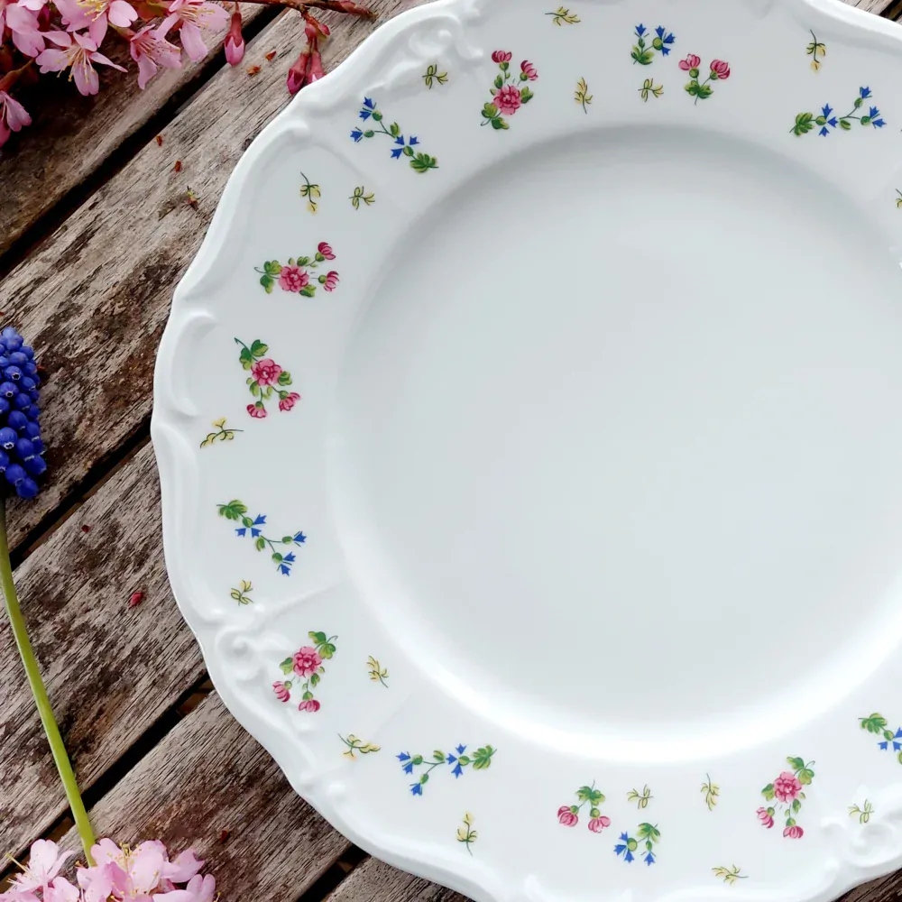 MARIE LOUISE talíř mělký 25 cm, luční květy, Thun 1794