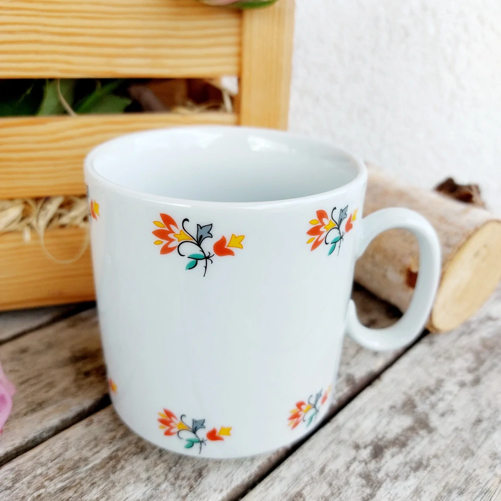 LUCAS hrnek 270 ml, drobné kytičky, Český porcelán Dubí