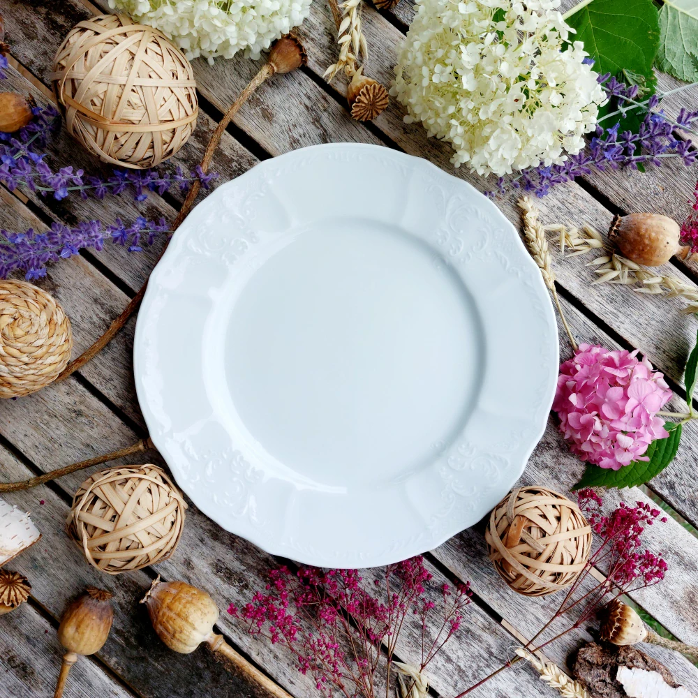 BERNADOTTE talíř mělký 25 cm, bílý, Thun 1794