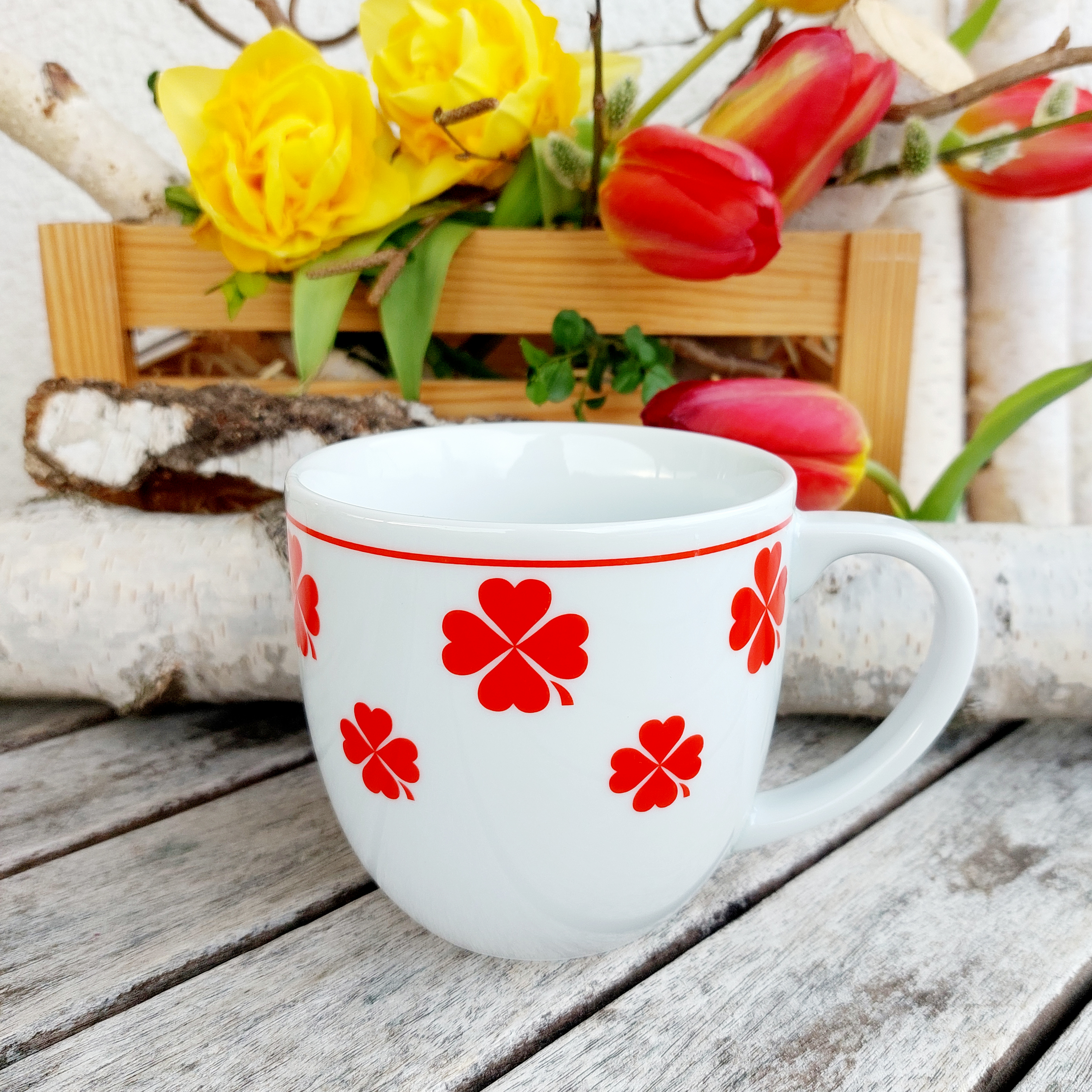 MARIO hrnek 330 ml, červené čtyřlístky, Český porcelán Dubí