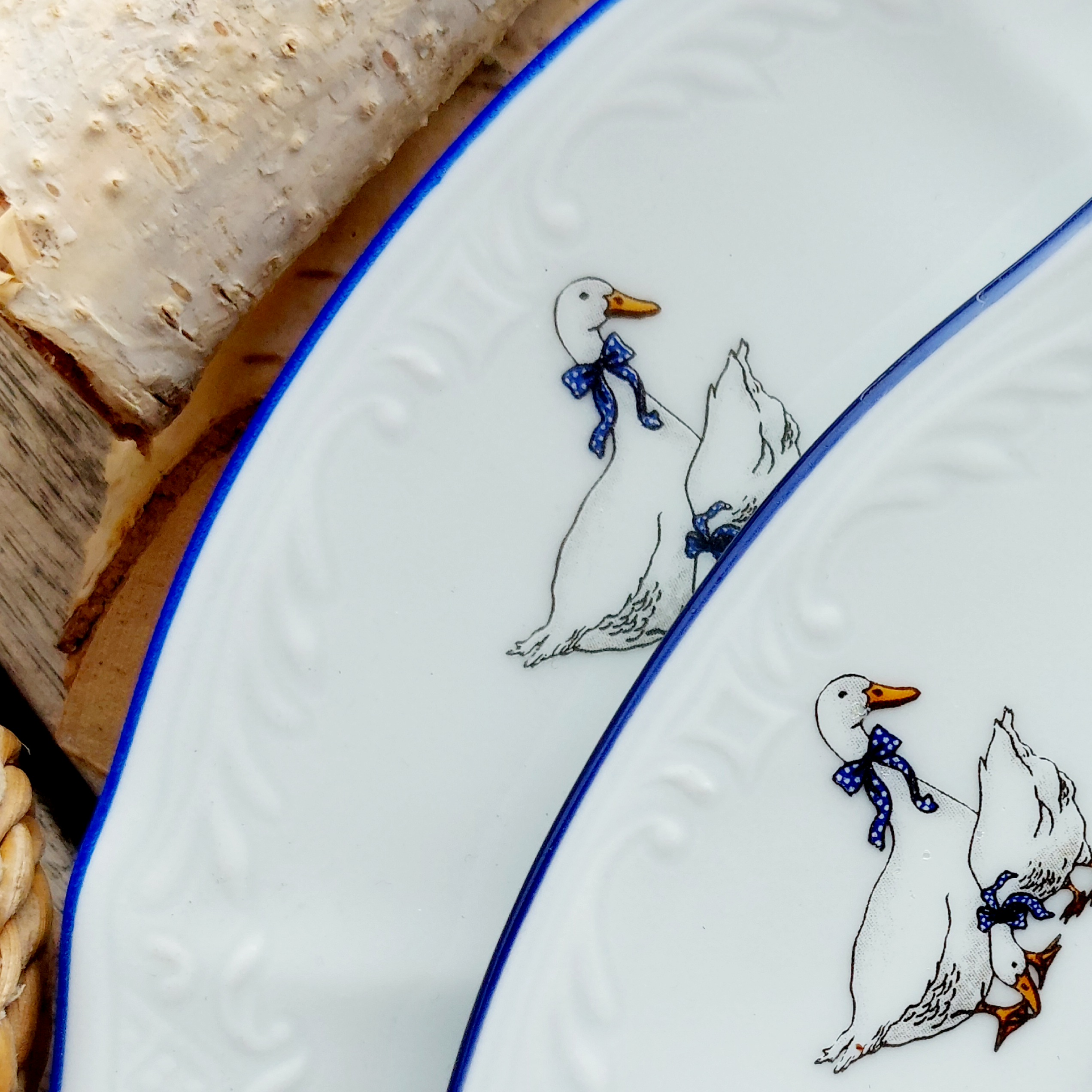 BERNADOTTE talíř mělký 25 cm, husy a modrá linka, Thun 1794